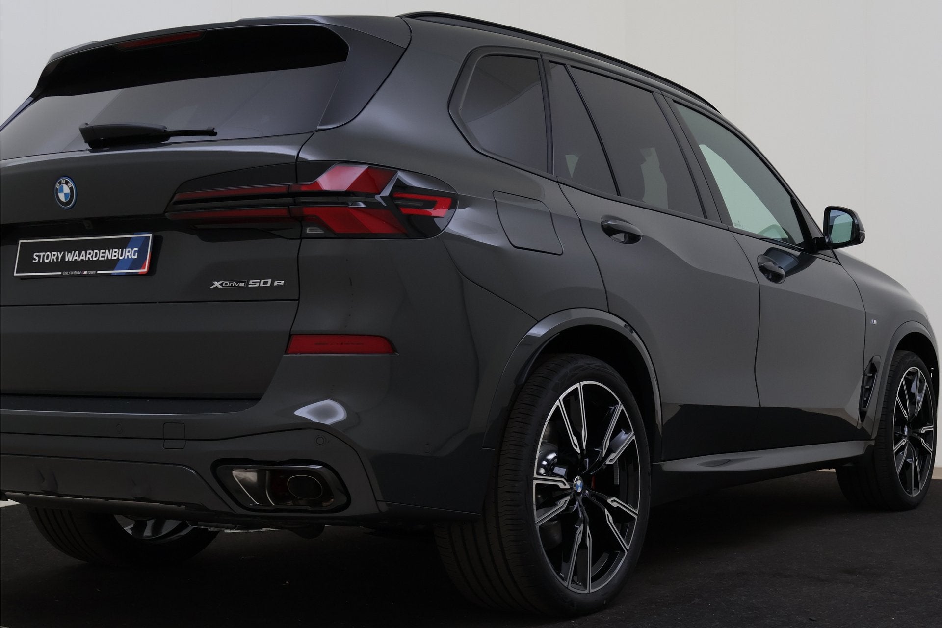 BMW X5 xDrive50e M Sport Automaat / Trekhaak / Panoramadak /, Auto's, Automaat, 2395 kg, Leder, Bedrijf