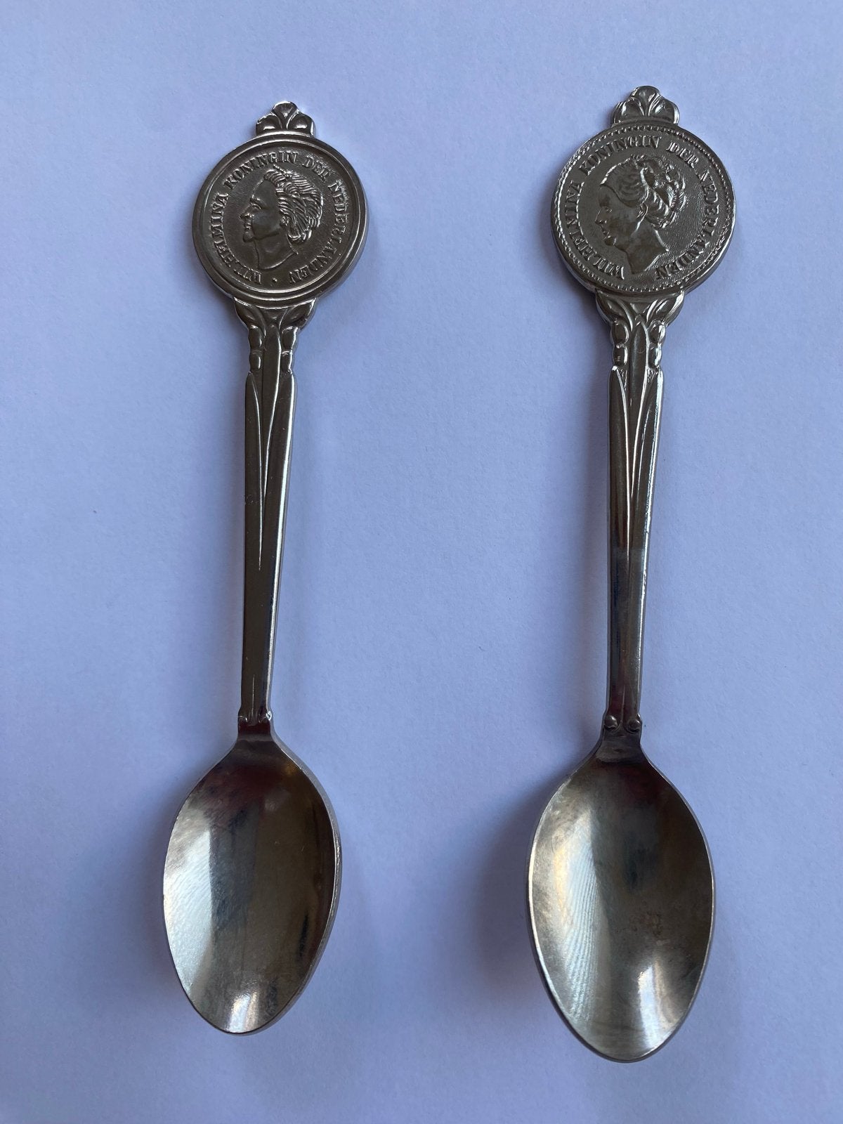 Set van 2 verzilverde herdenkingslepels Koningin Wilhelmina, Ophalen of Verzenden