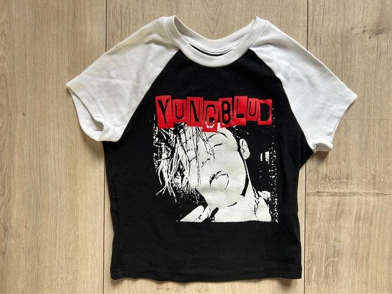 Bershka Yungblud crop top - Maat: S, Zo goed als nieuw, Korte mouw, Maat 36 (S), Bershka