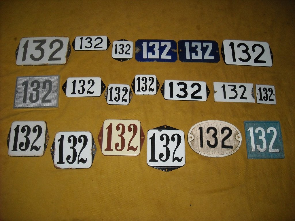 oud emaille huisnummer 132 ook 133 134 135 136 137 138 139 1, Antiek en Kunst, Ophalen of Verzenden