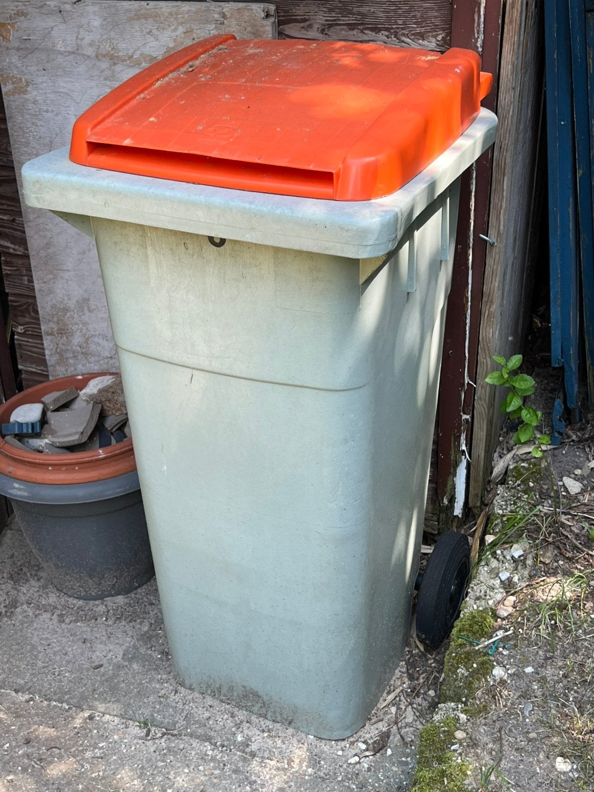 Kliko grijs met oranje deksel, Ophalen, Gebruikt