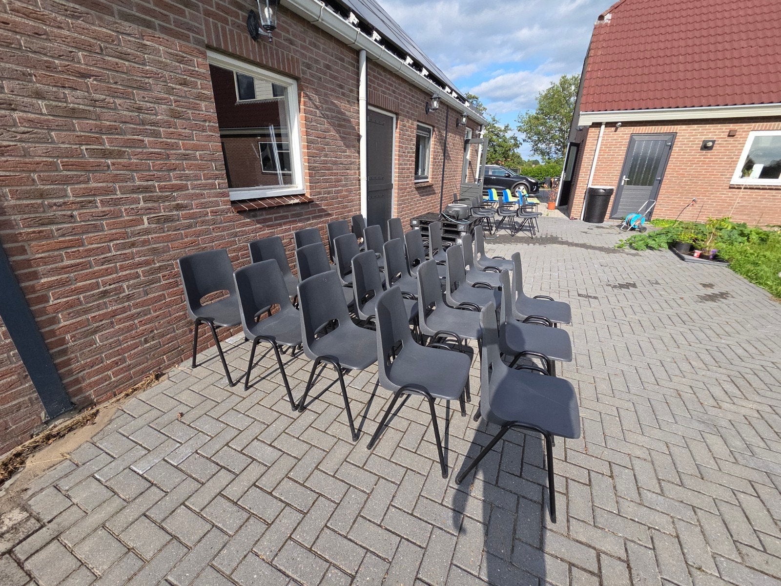 Partij van 49 Stapelbare Kantinestoelen / Zaalstoelen, Ophalen, Zo goed als nieuw