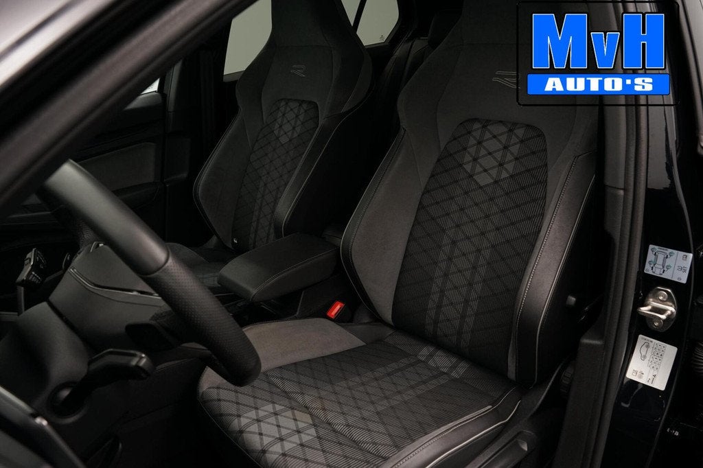 Volkswagen Golf 1.5 eTSI R-Line|SPORTSTOEL|LUXE|LED|, 4 cilinders, Alcantara, Zwart, Golf