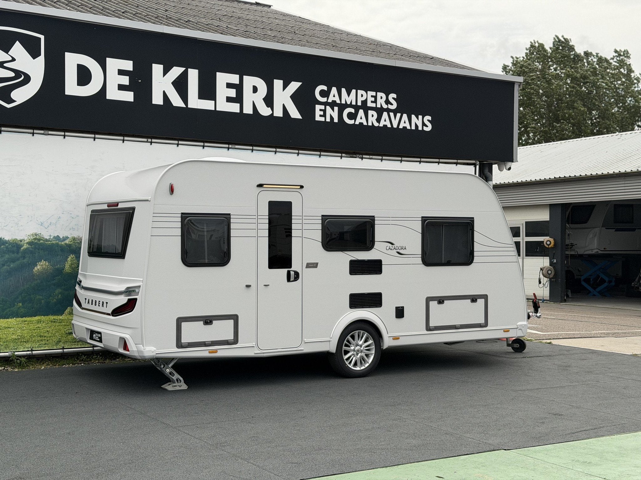 Tabbert Cazadora 460 E / 50% Deals (bj 2026), Caravans en Kamperen, Caravans, Tabbert, Bedrijf, Info@deklerkcaravans.nl, 6 tot 7 meter
