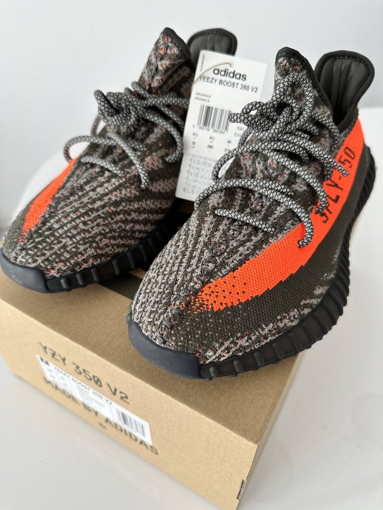 Yeezy Boost 350 V2 Carbon Beluga maat 44, Overige kleuren, Nieuw, Ophalen of Verzenden, Sneakers of Gympen