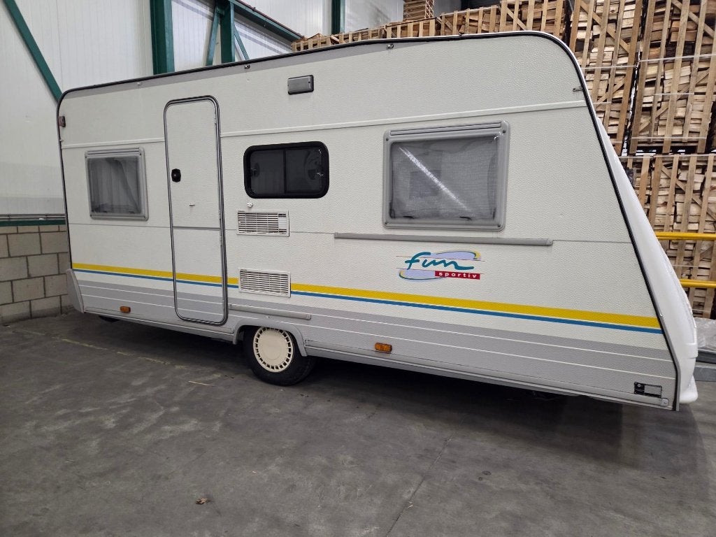 Bürstner Fun 43 TN - Compacte caravan met fietsenrek, Rondzit, Omvormbare zithoek, Particulier, 4 tot 5 meter