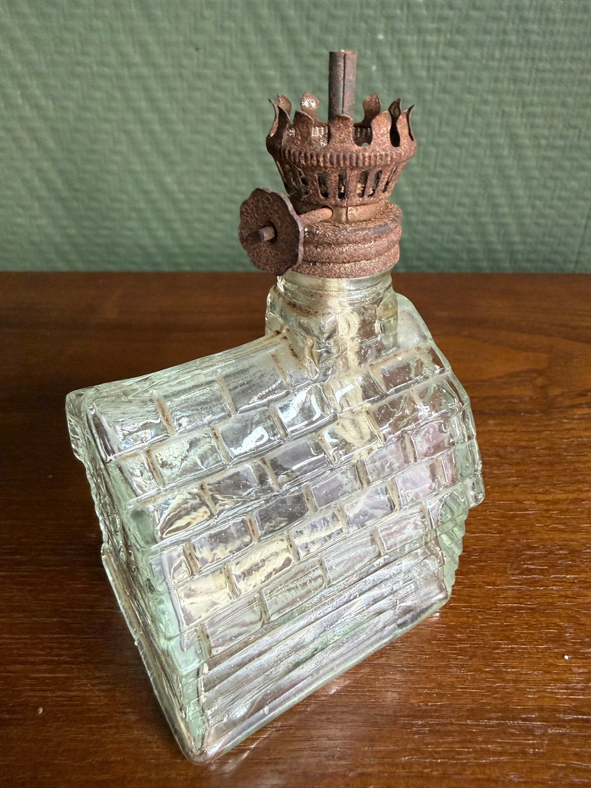 Antieke olielamp in de vorm van een huisje, Ophalen of Verzenden
