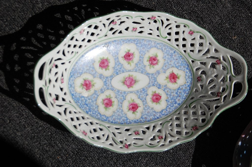 Porselein een mand met bloemen, Antiek en Kunst, Ophalen of Verzenden