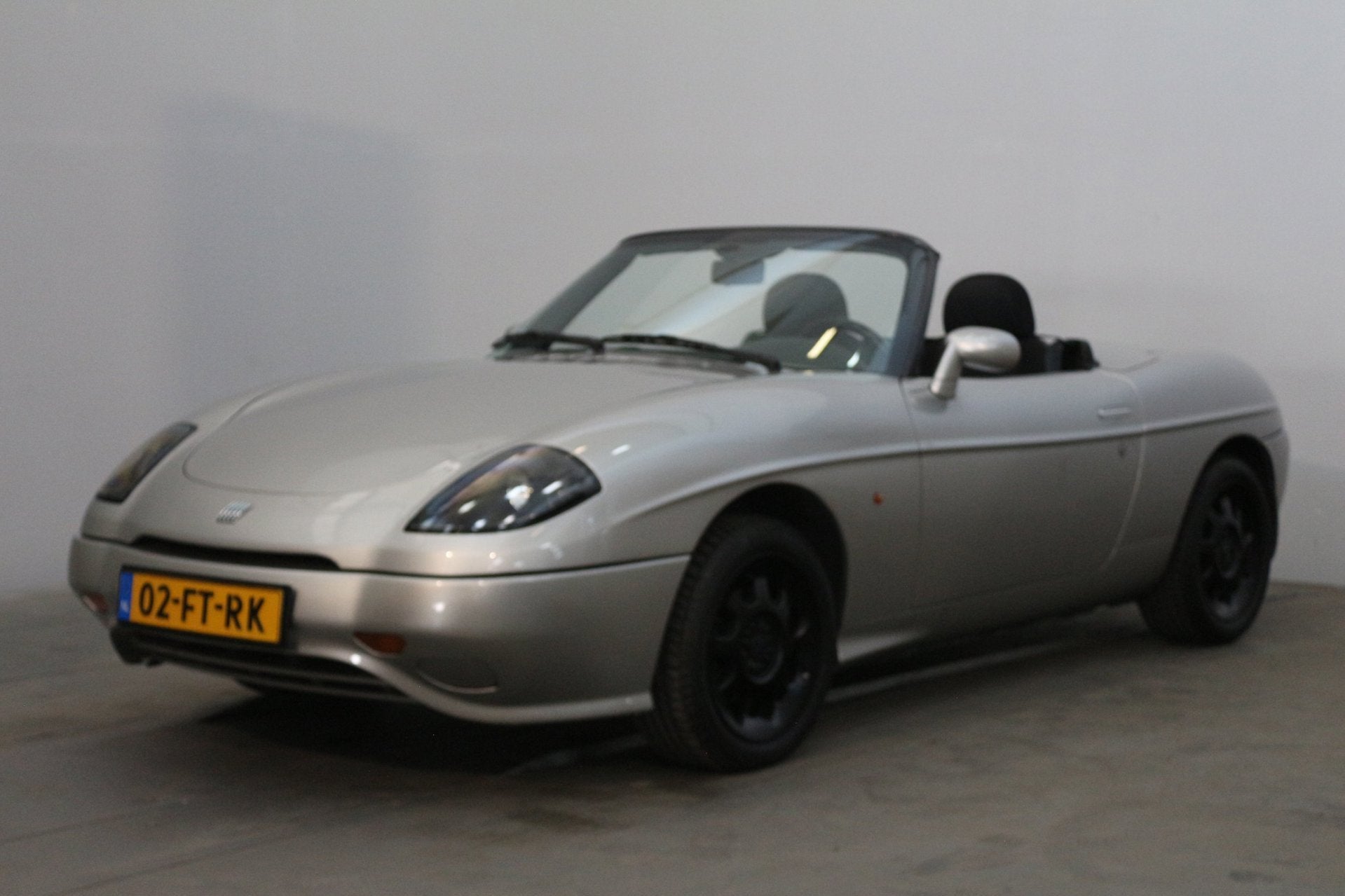Fiat Barchetta 1.8-16V NIEUWE D.RIEM EN APK ZEER NETTE STAAT, Auto's, Gebruikt, Zwart, 4 cilinders, Cabriolet
