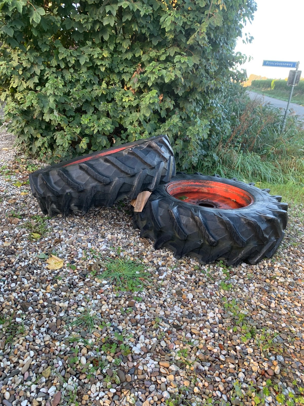 Tractorbanden met velg Pirelli TM 300 18.4 R 34, Zakelijke goederen, Ophalen
