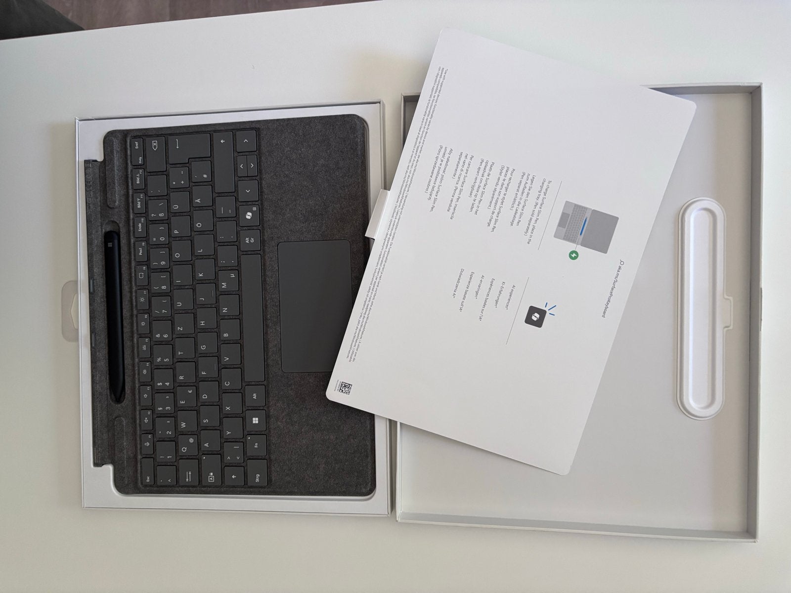 Microsoft Surface Pro Keyboard met Pen voor Pro 7 en eerder, Computers en Software, Toetsenborden, Ophalen of Verzenden, Qwerty