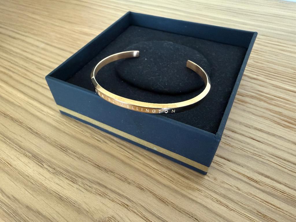 Daniel Wellington Armband Classic Cuff, Sieraden, Tassen en Uiterlijk, Ophalen of Verzenden, Nieuw, Goud, Staal