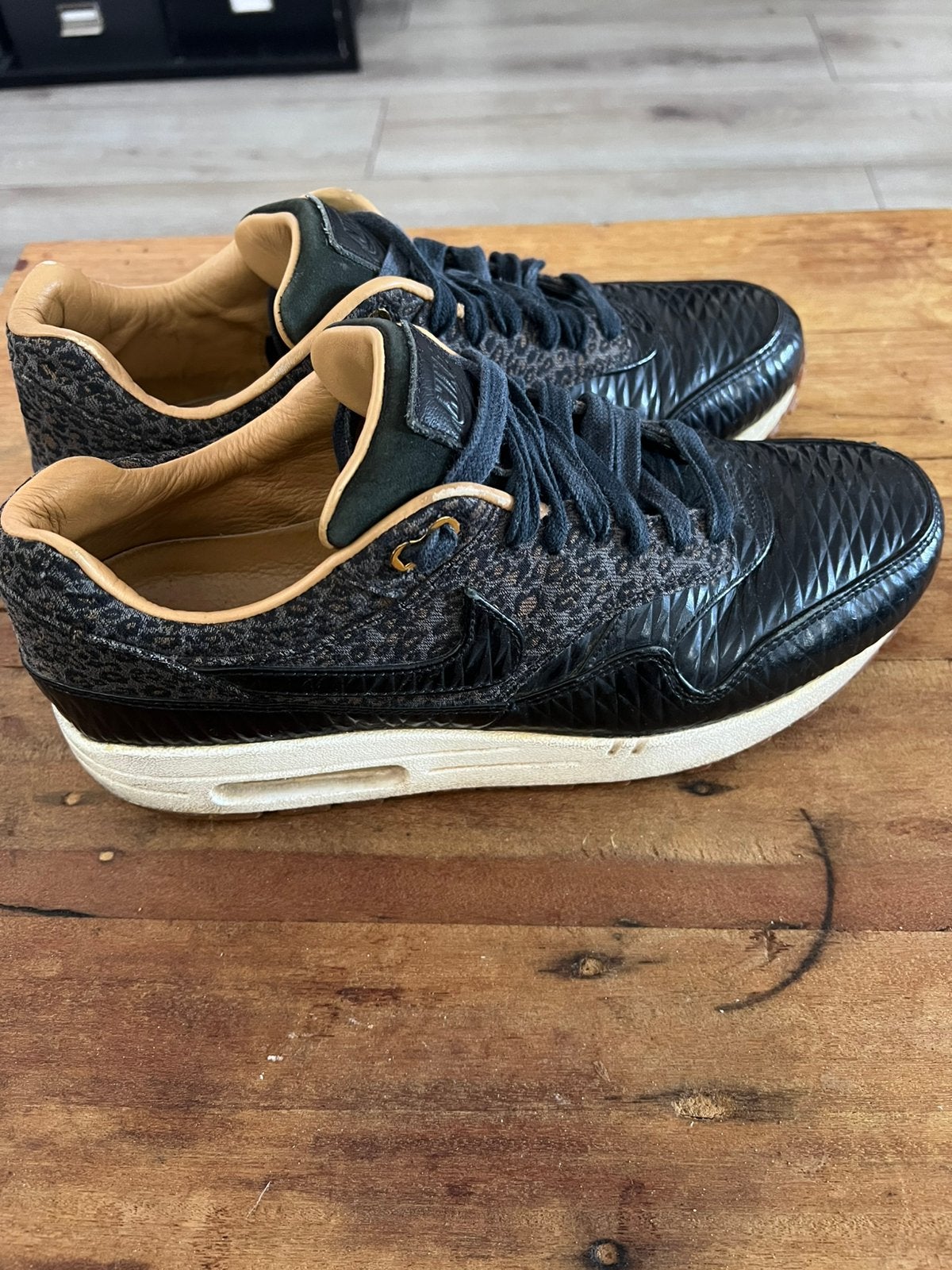 Nike air max 1 - FB Woven Zwart - Quilted Leopard - 44, Sport en Fitness, Loopsport en Atletiek, Ophalen of Verzenden, Zo goed als nieuw