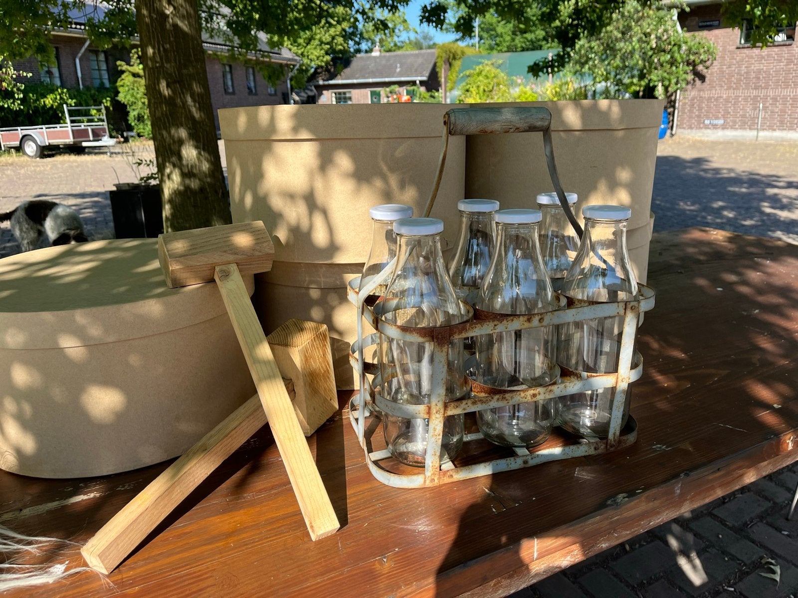 Antieke vintage melkfleshouder met 6 flessen, Ophalen