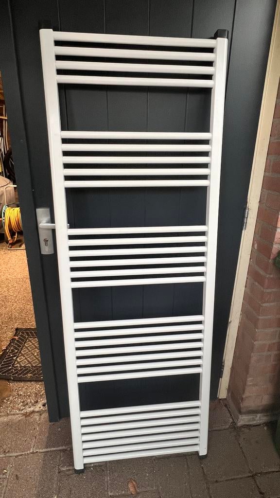 Witte badkamer radiator - Handdoekradiator, 500 tot 800 watt, Radiator, Minder dan 60 cm, Ophalen of Verzenden