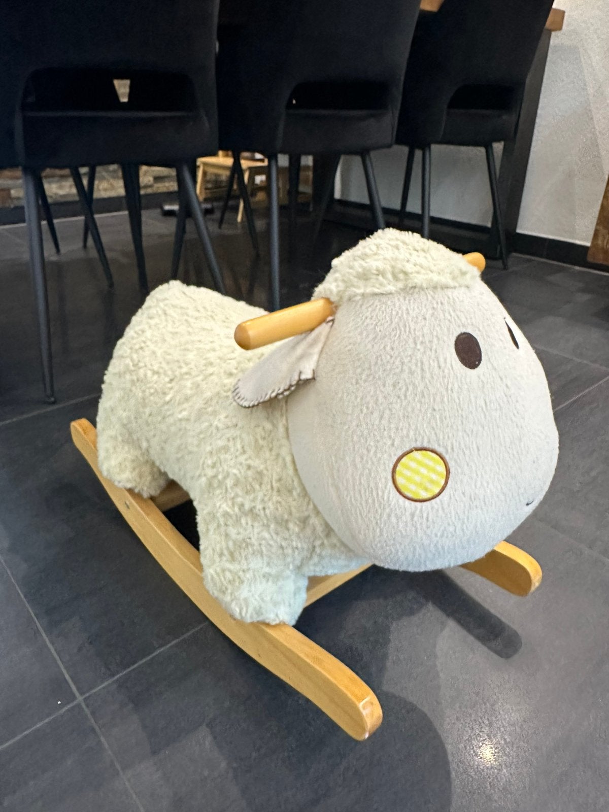 Schattig houten hobbelschaap, Ophalen, Zo goed als nieuw