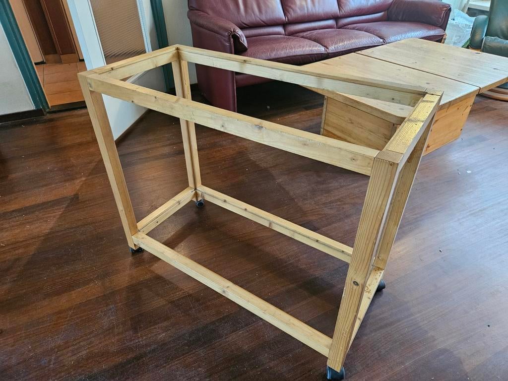 Gratis Houten onderstel met wieltjes - voor DIY project, Huis en Inrichting, Kasten | Overige, Ophalen, Gebruikt