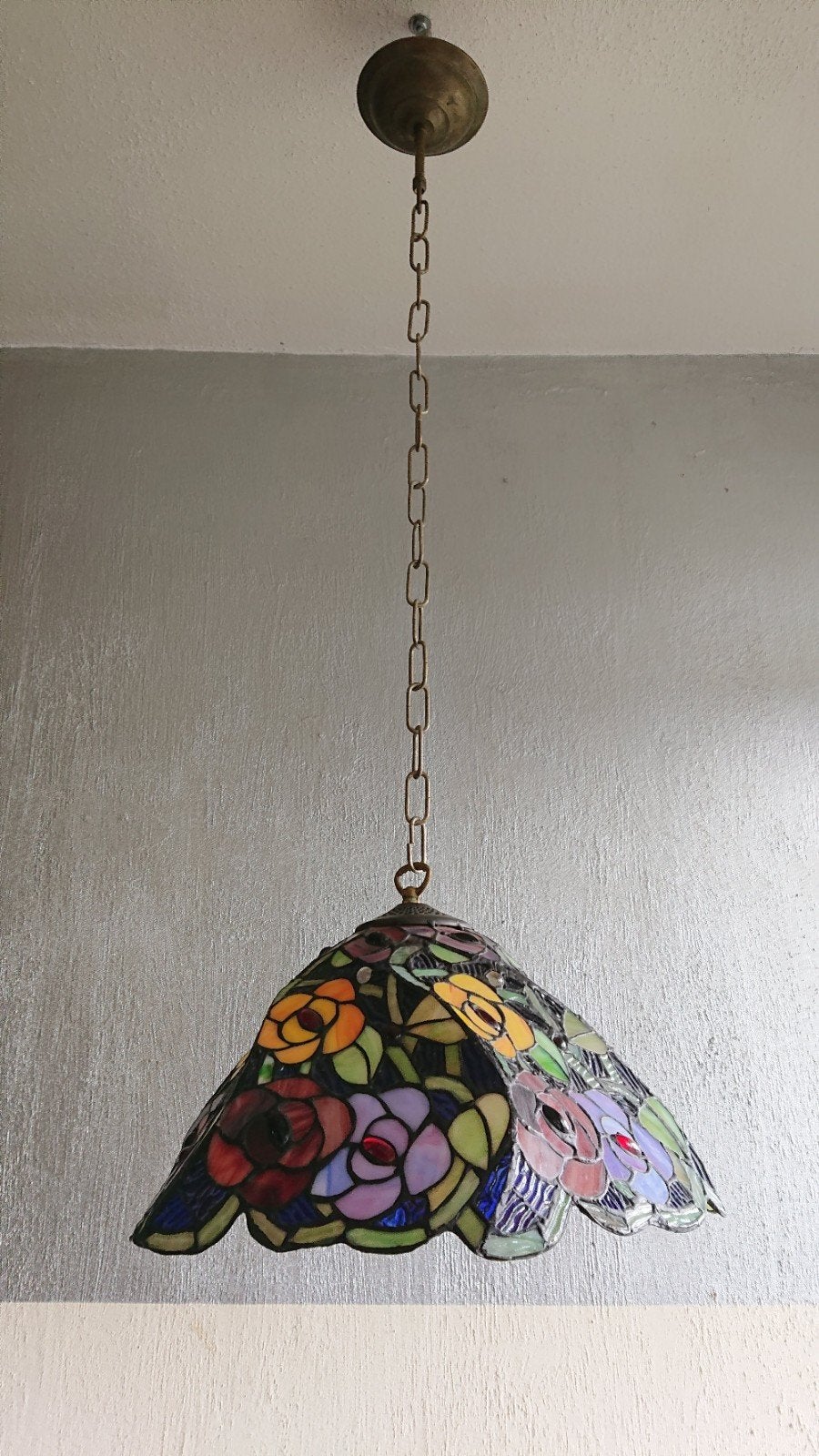 Prachtige Tiffany stijl hanglamp bloemmotief, aparte vorm, Huis en Inrichting, Lampen | Hanglampen, Ophalen, Gebruikt, Glas, Tiffany