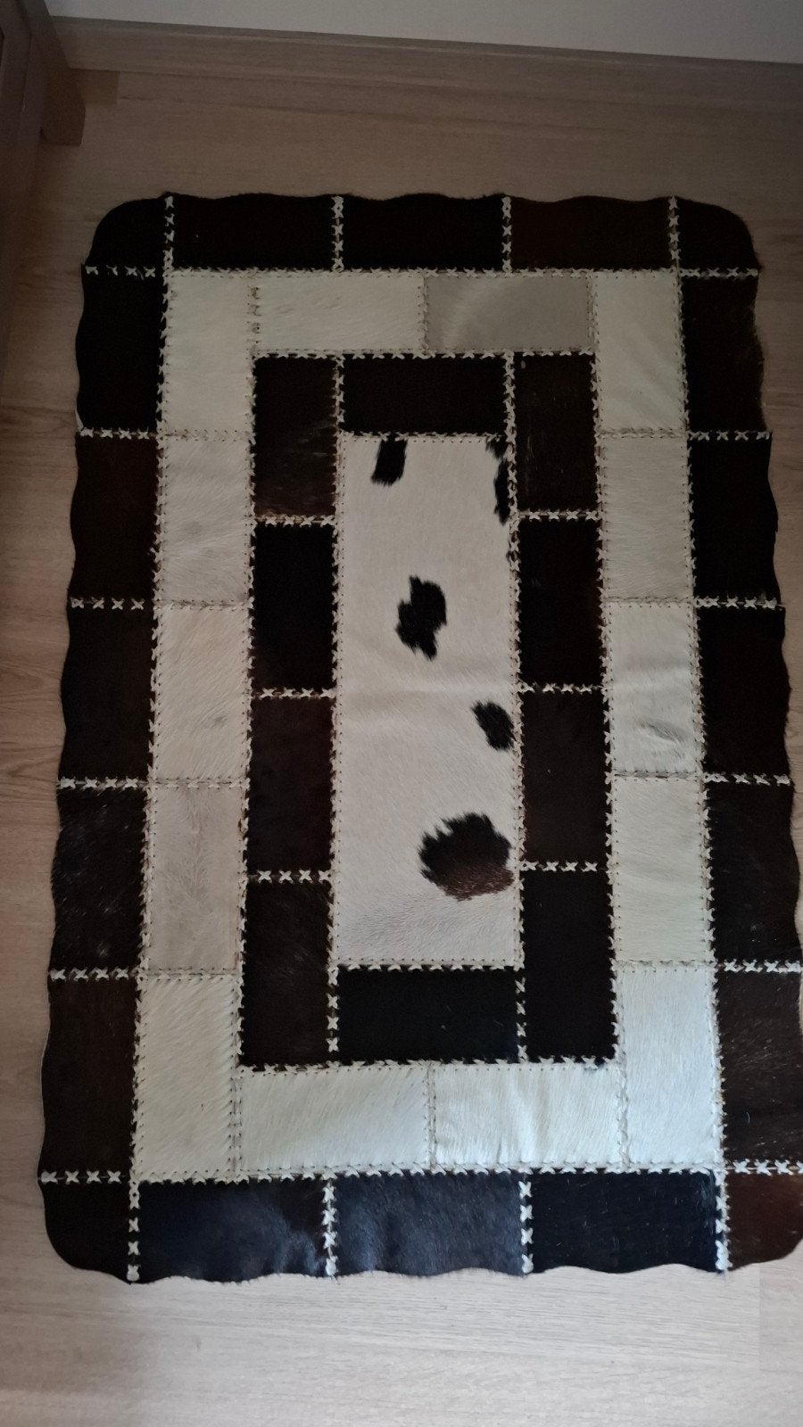 Uniek Patchwork Koeienhuid Tapijt - Bruin/Wit, Ophalen, 100 tot 150 cm, Zo goed als nieuw, 150 tot 200 cm
