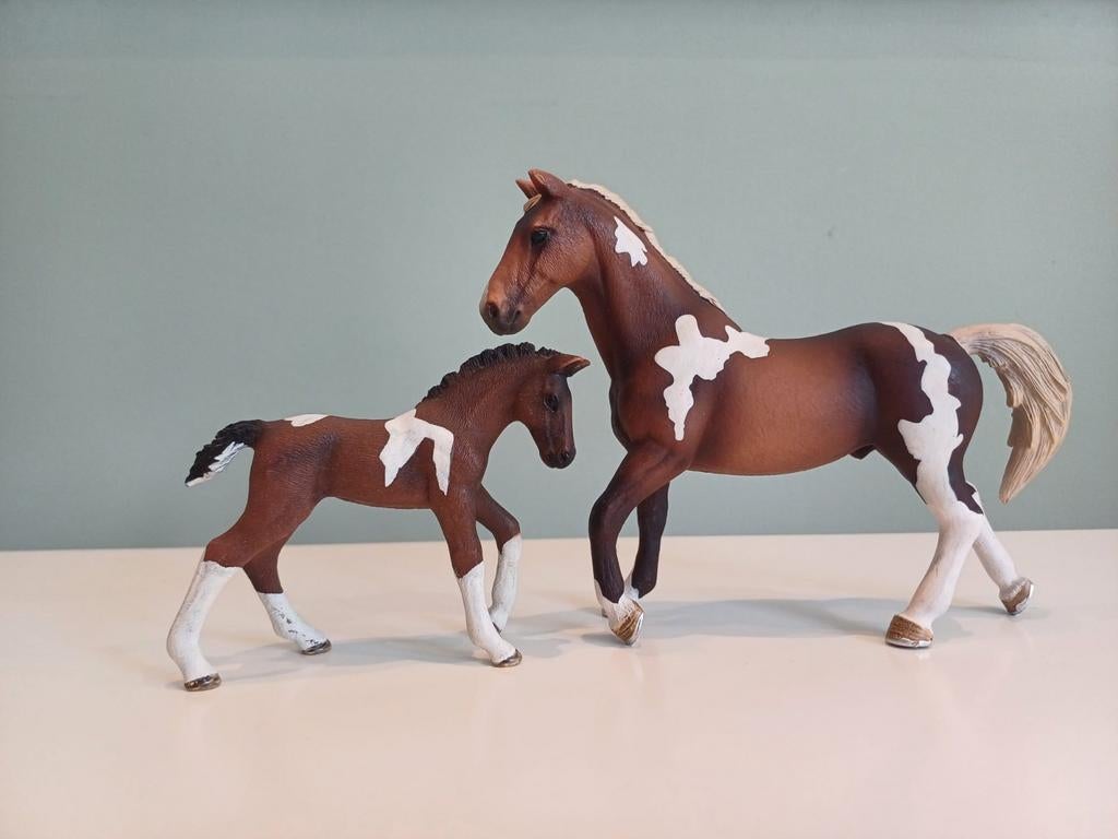 Schleich Trakehner paarden set: hengst en veulen, Ophalen of Verzenden, Zo goed als nieuw, Paard, Beeldje of Figuurtje