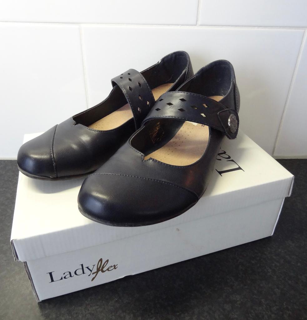 Mooie blauwe pump lady flex maat 41, Ophalen of Verzenden, Zo goed als nieuw, Blauw