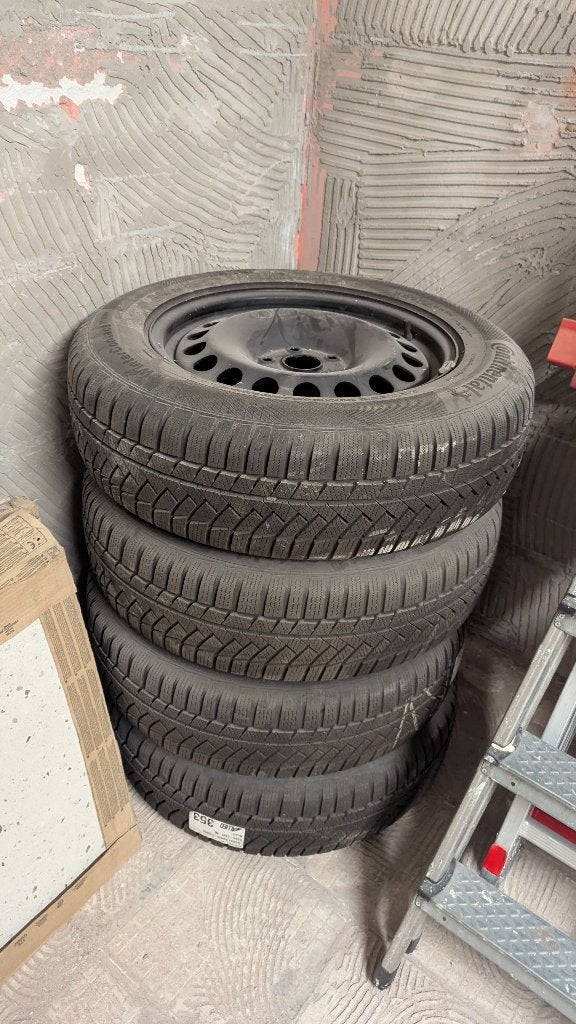 Winterset 215/65 R17 Continental + velgen (Skoda Kodiaq), Auto-onderdelen, Ophalen, Banden en Velgen, 17 inch, Winterbanden