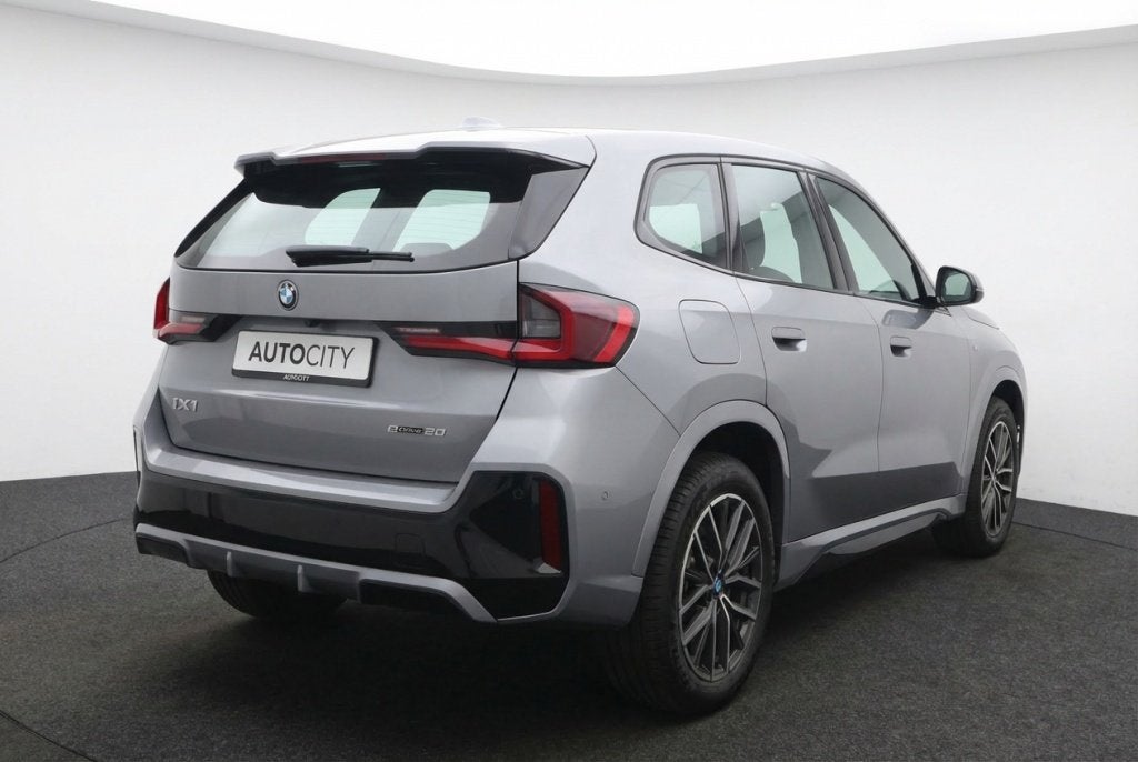 BMW iX1 20 eDrive M Sport l Adaptive LED l Navi l Camera, Auto's, BMW, Automaat, 1940 kg, 0 cilinders, Gebruikt
