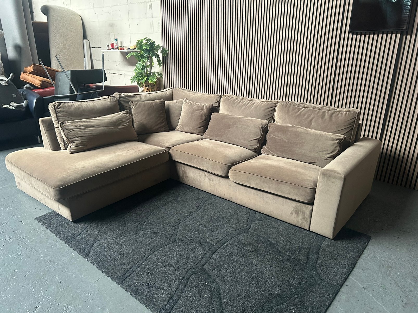Foto 3 van GRATIS LEVERING Velvet Hoekbank Beige 284X225 GEREINIGD