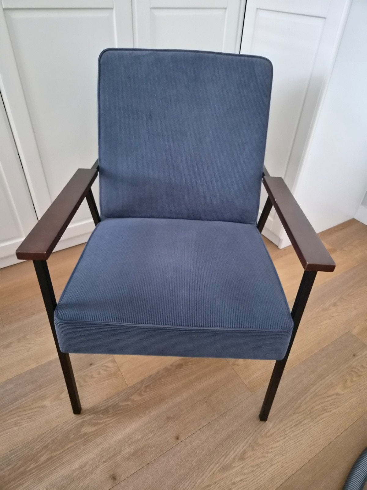 (Twee) blauwe WOOOD fauteuils, Ophalen, Gebruikt, Twee, Modern / Industrieel