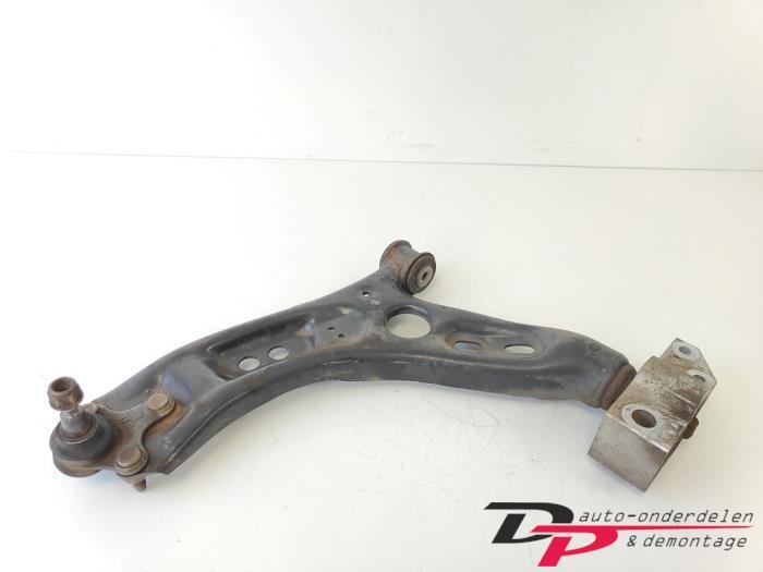 Draagarm links-voor van een Volkswagen Golf