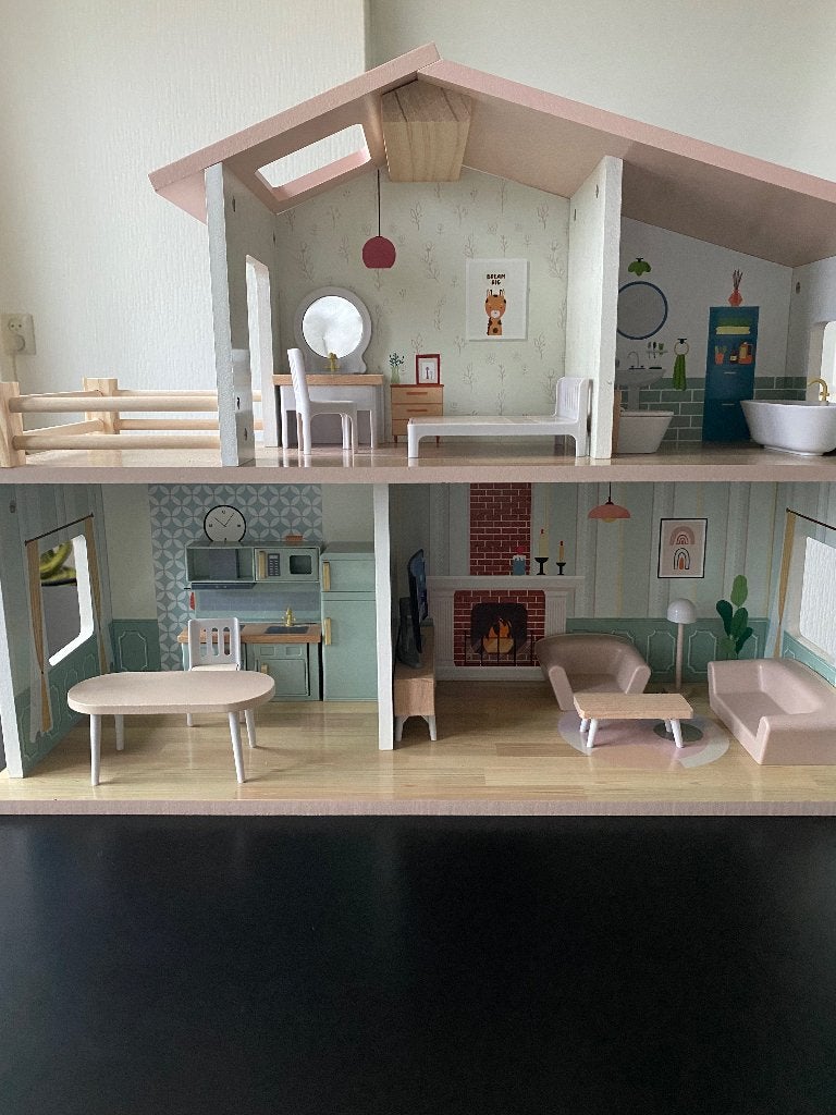 Leuk poppenhuis met meubeltjes, Kinderen en Baby's, Speelgoed | Poppenhuizen, Ophalen, Zo goed als nieuw, Poppenhuis