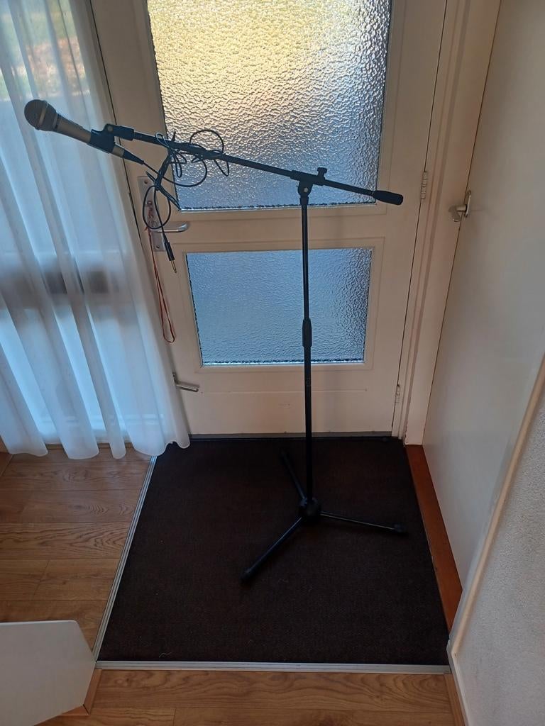 Microfoon met complete standaard en kabel, Ophalen of Verzenden, Zo goed als nieuw, Studiomicrofoon