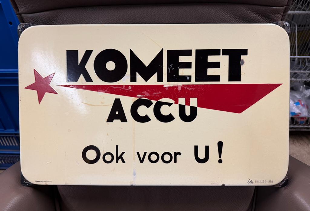 Mooi emaille bord reclamebord Komeet Accu Edy met Octr.nr., Ophalen of Verzenden