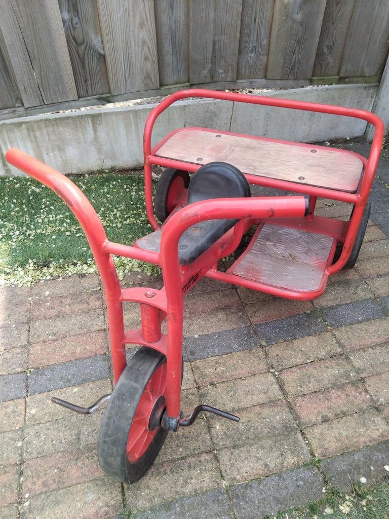 Rode loopfiets/trapauto voor kinderen, Kinderen en Baby's, Speelgoed | Buiten | Voertuigen en Loopfietsen, Ophalen, Gebruikt, Trapvoertuig