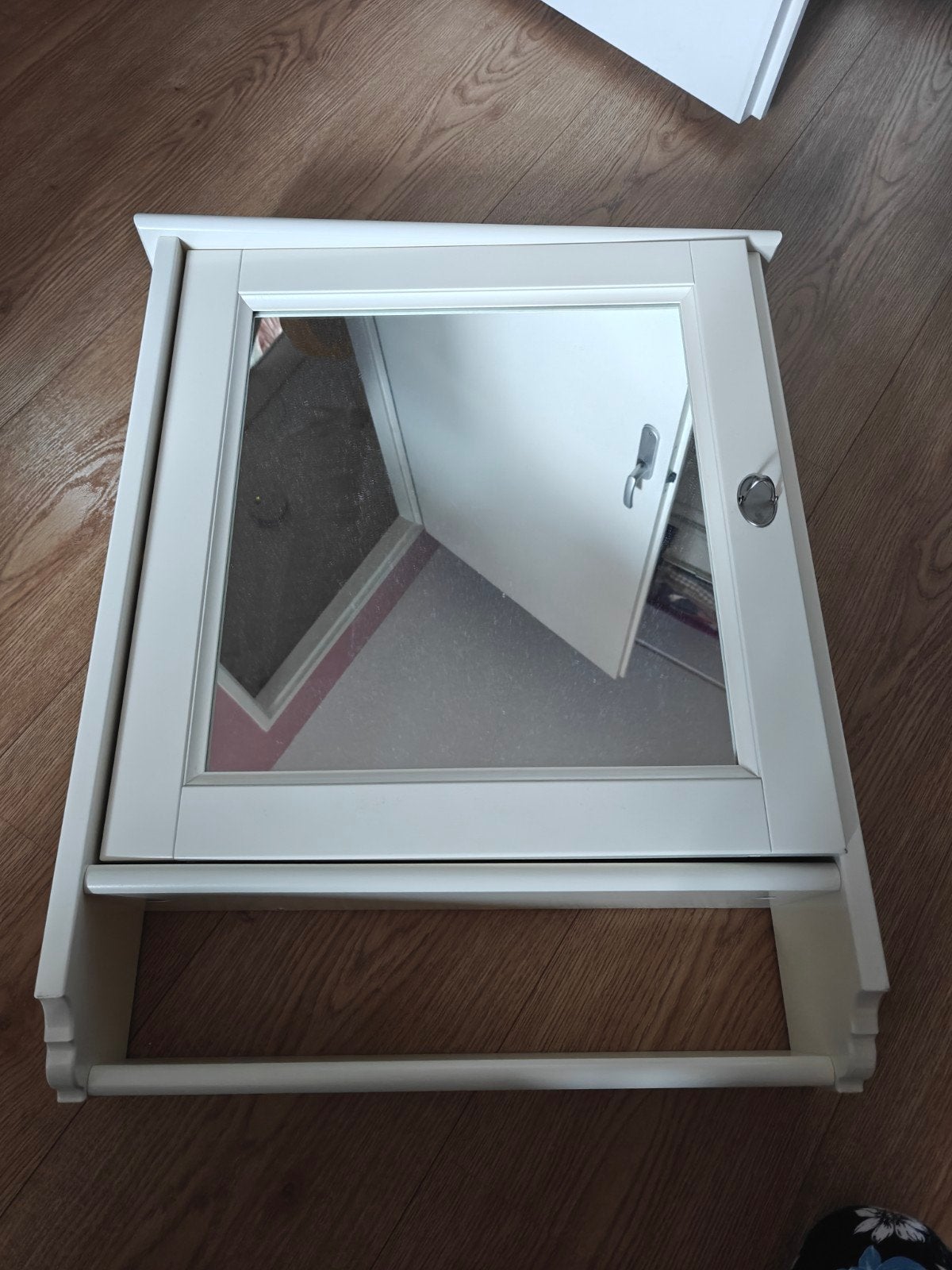 IKEA Hemnes spiegelkastje met kleine beschadiging, Gebruikt, Wit, Spiegel/spiegelkast, Ophalen