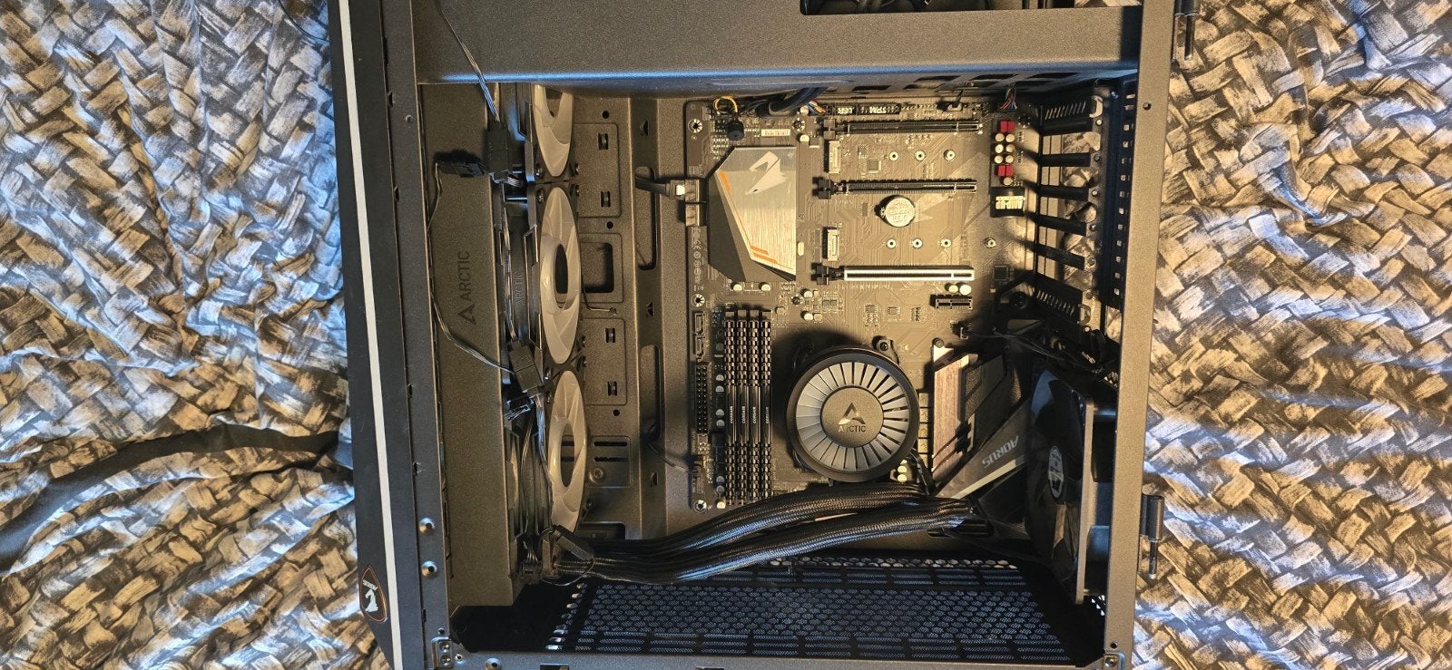Foto 3 van Gaming PC met AMD Ryzen 7 2700X processor
