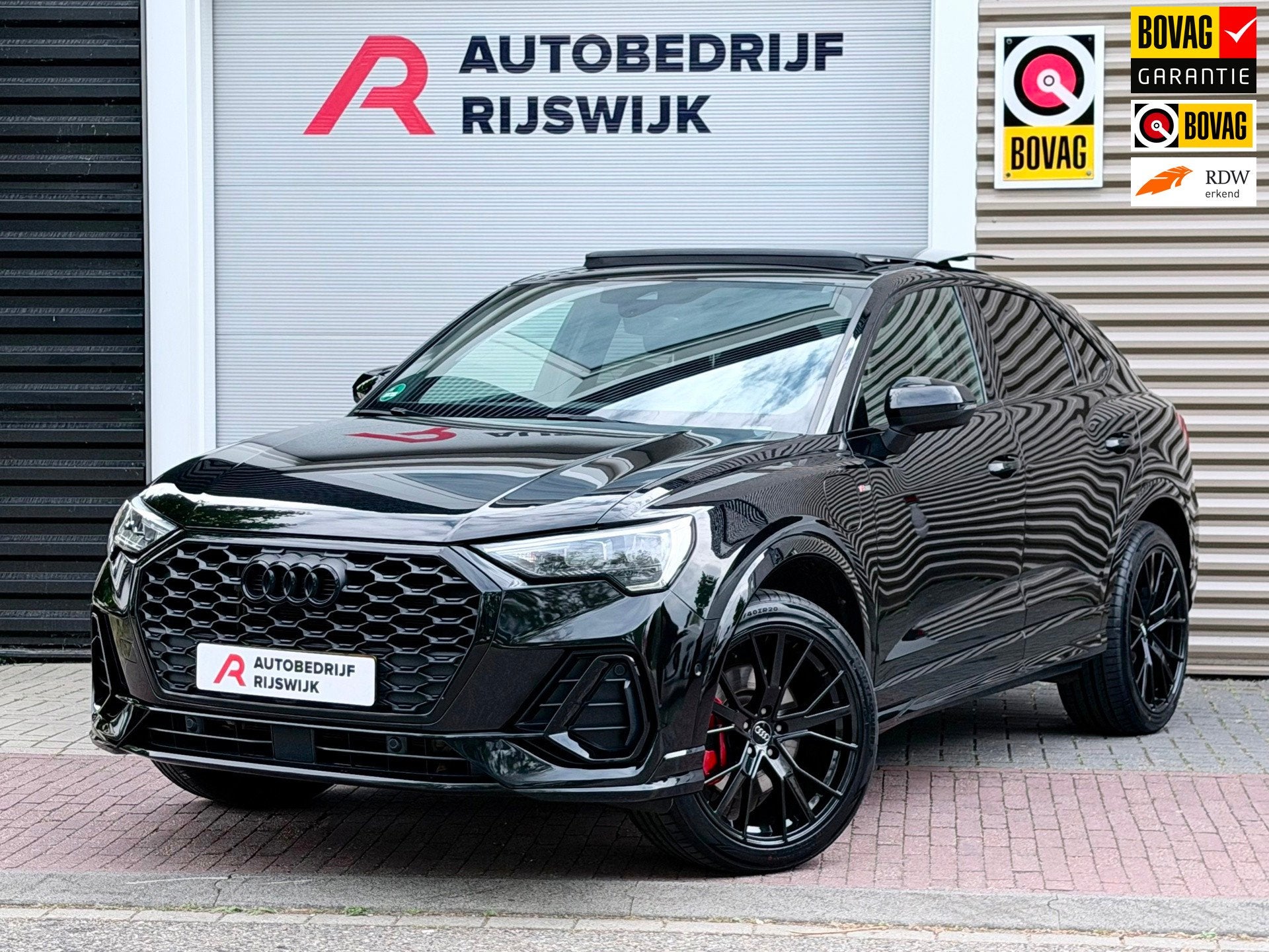 Audi Q3 Sportback 45 TFSI e S-Line Pano/Camera/Blindspot, Auto's, Audi, Gebruikt, Euro 6, Alcantara, Zwart