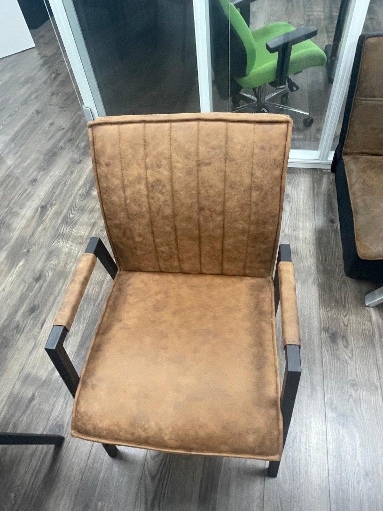Foto 4 van Eetkamerset De Bommel: uittrekbare tafel + 8 stoelen