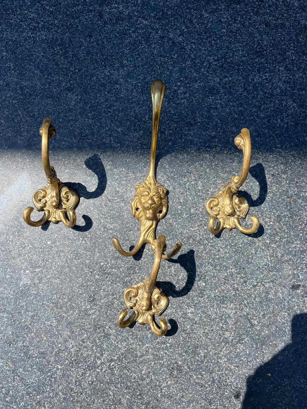 Set van 4 antieke messing kapstokhaken, leeuwenkop, Huis en Inrichting, Woonaccessoires | Kapstokken, Gebruikt, Wandhaken, Ophalen of Verzenden