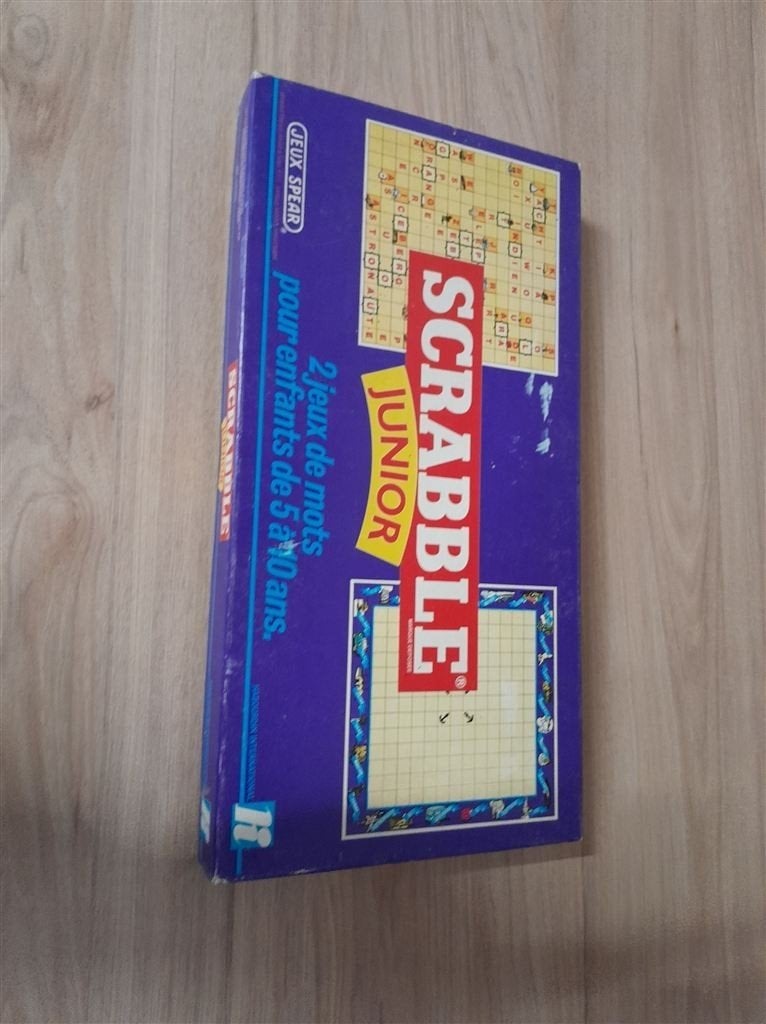 Scrabble junior - s3145, Hobby en Vrije tijd, Gezelschapsspellen | Bordspellen, Verzenden, Zo goed als nieuw