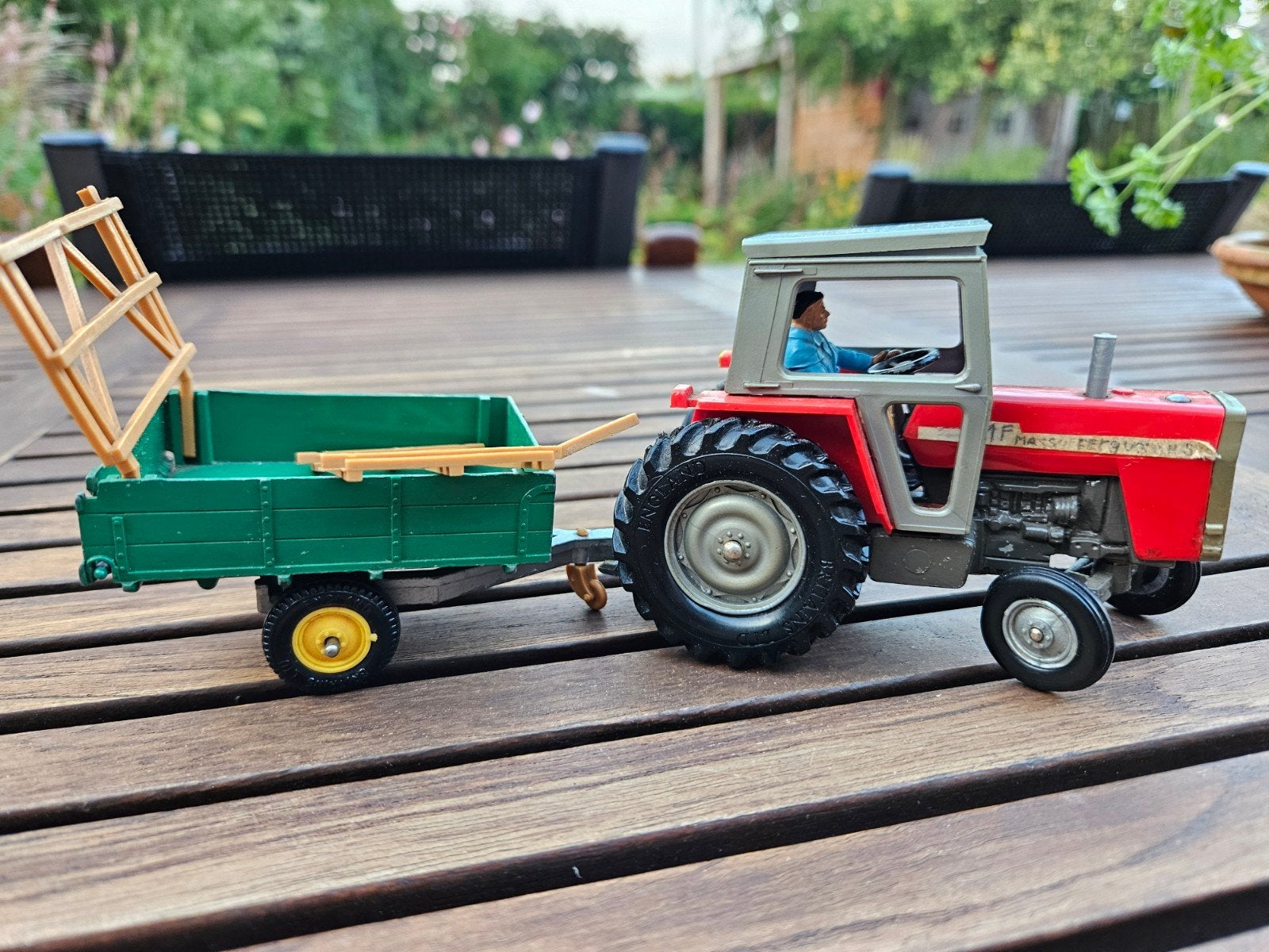 Brittains MF met kar, Ophalen of Verzenden, Gebruikt, Tractor of Landbouw, Britains