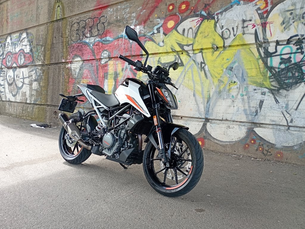 NETTE KTM 390 DUKE A2 (Slechts 2000km), Particulier, 373 cc, Minimaal motorrijbewijs A2, Handgeschakeld