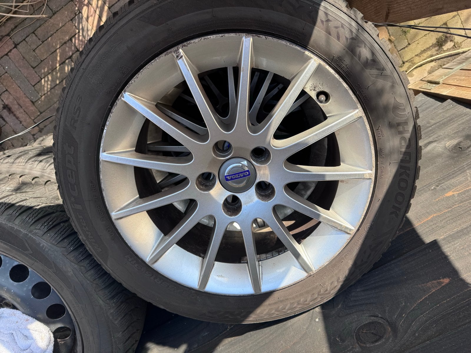 Winterbanden Volvo V70 205/55R16 op originele velg, Auto-onderdelen, Banden en Velgen, Ophalen, Gebruikt, 16 inch, Banden en Velgen