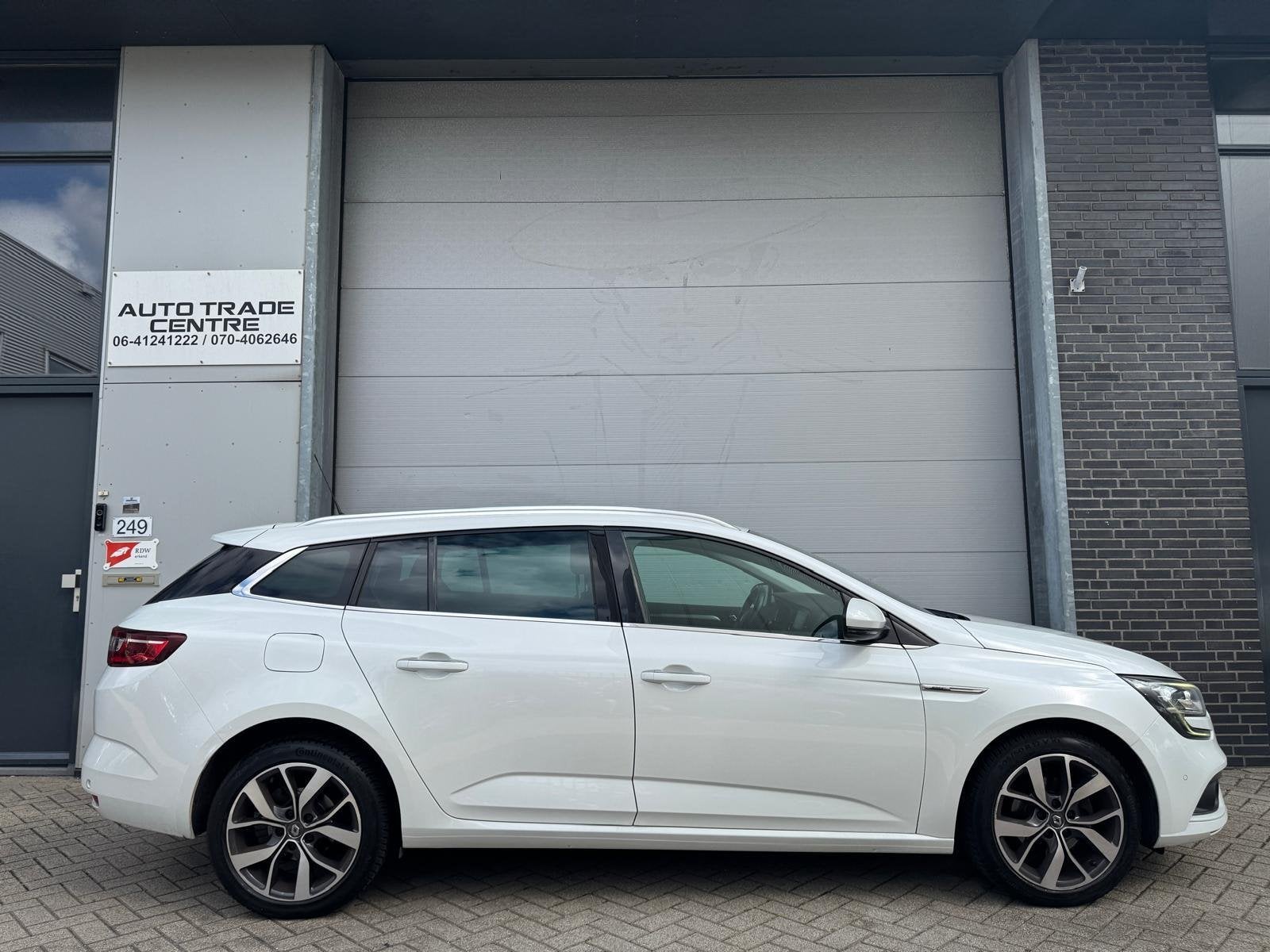 Foto 2 van Renault Mégane Estate 1.2 TCe Bose [Camera|Keyless|Dodehoek