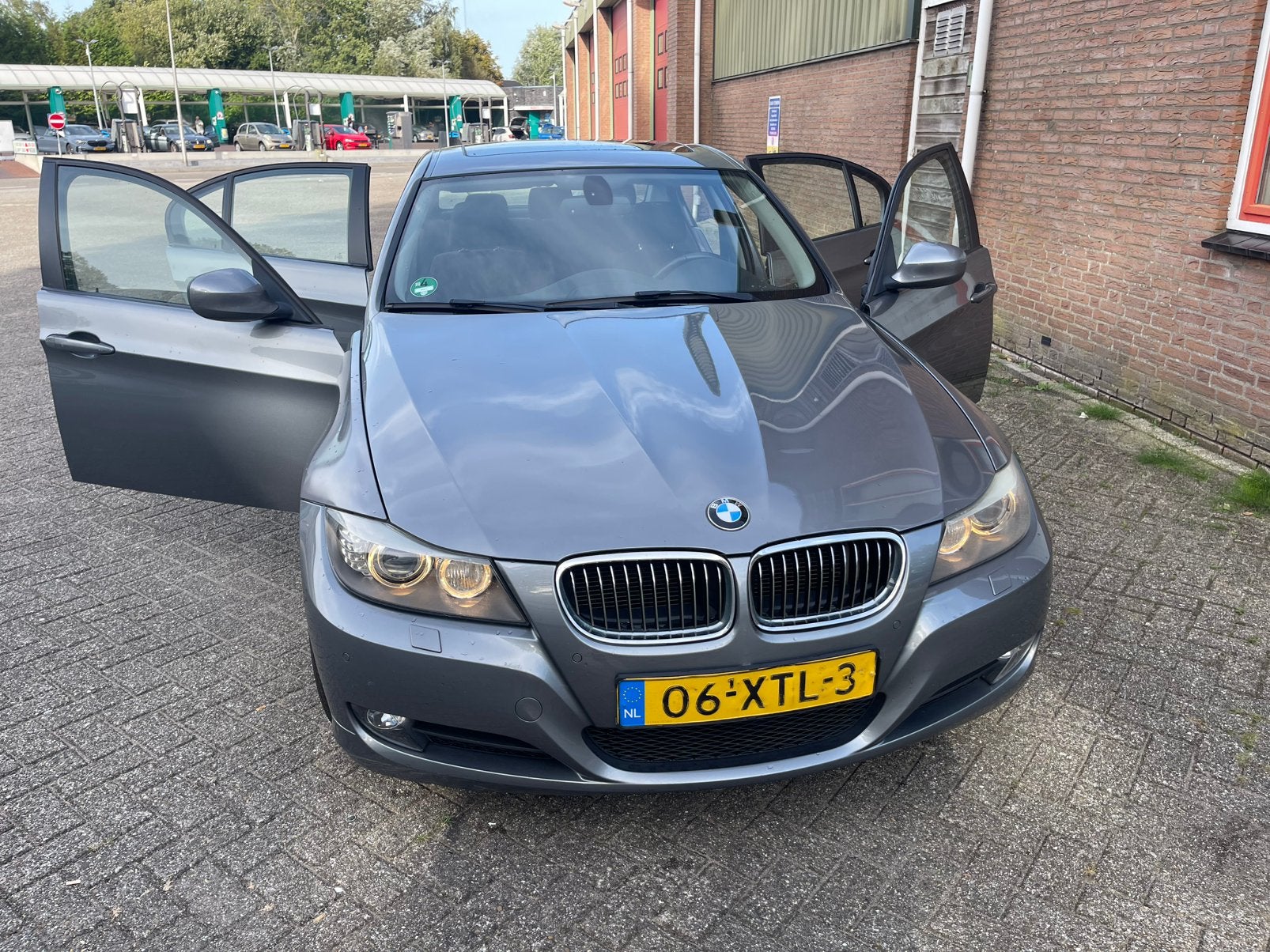 BMW 3-Serie 2.0 I 318 AUT 2011 Grijs, Auto's, BMW, Automaat, Euro 5, 1995 cc, Zwart
