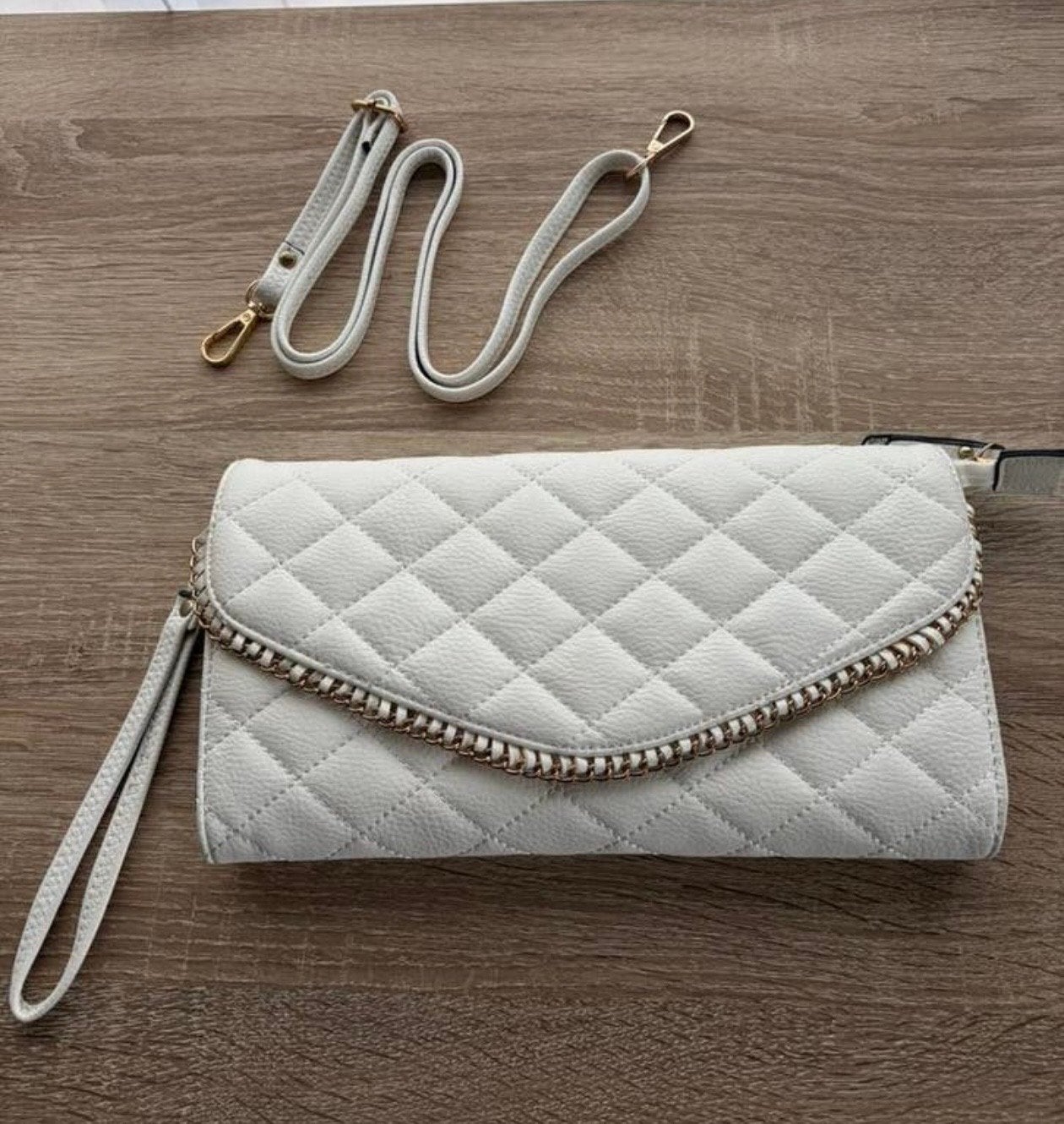 Chique Witte Gewatteerde Clutch / Schoudertasje met Ketting, Ophalen of Verzenden, Zo goed als nieuw, Wit, Avondtasje