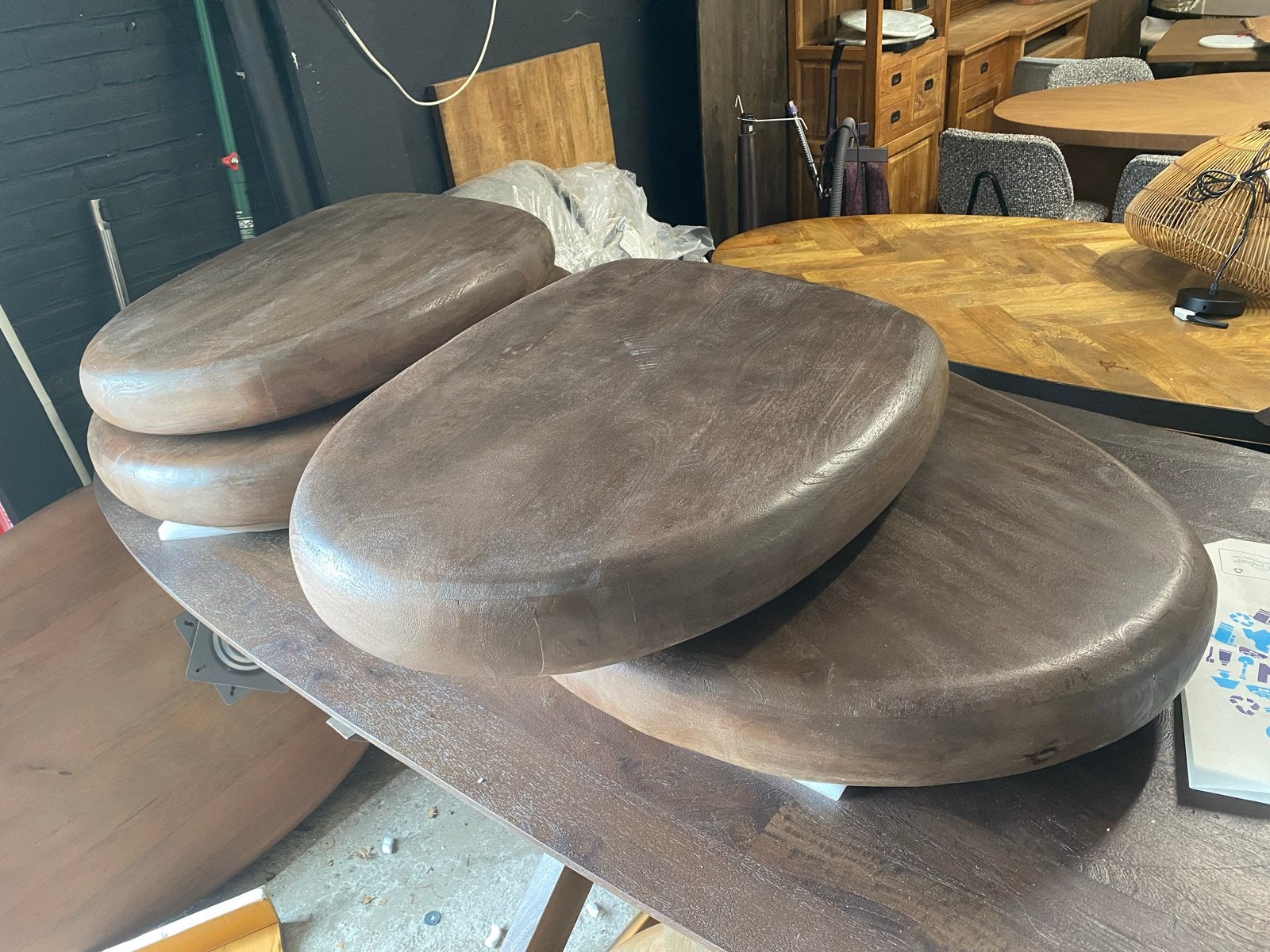 Salontafel Kabo draaibaar massief hout noten kleur, Ophalen, 50 tot 100 cm, Nieuw, 50 tot 100 cm