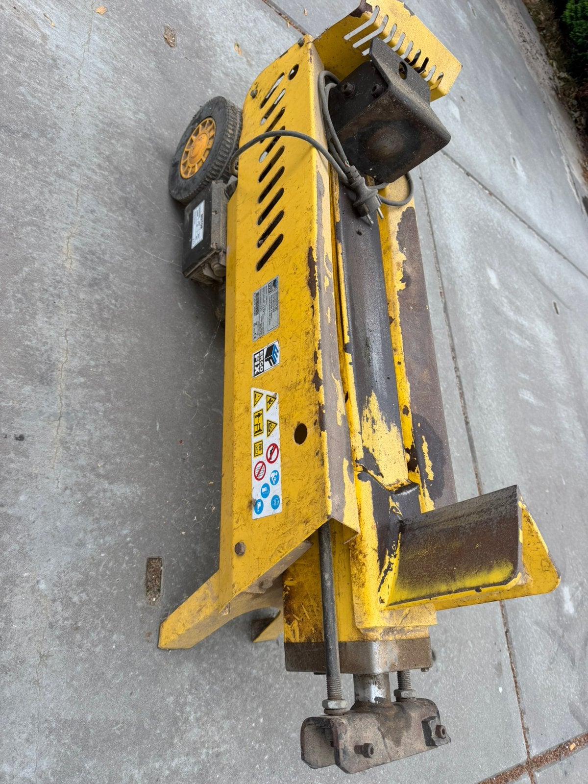 Houtklover 7 ton, Ophalen, Gebruikt, Elektrisch, Liggend