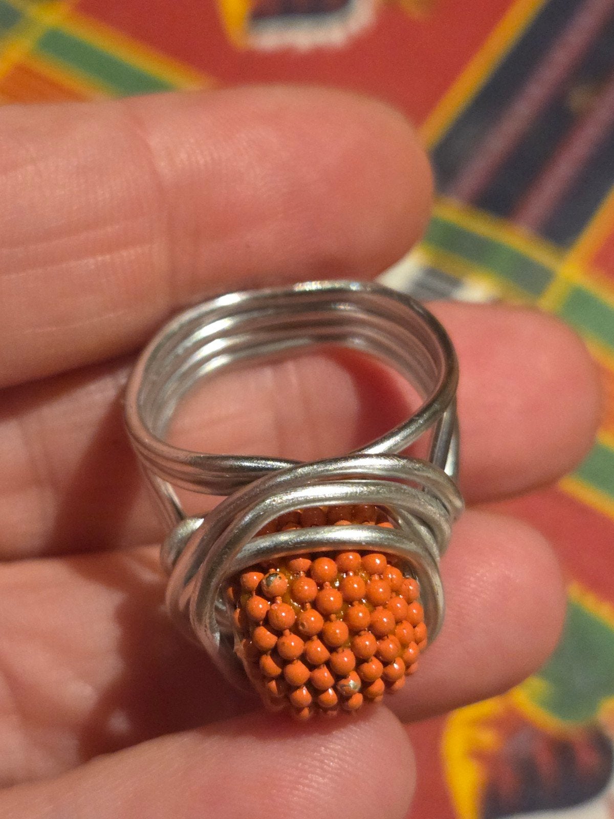 Handgemaakte ring met oranje kralen, maat 20, Sieraden, Tassen en Uiterlijk, Ringen, Overige materialen, 20 of groter, Oranje