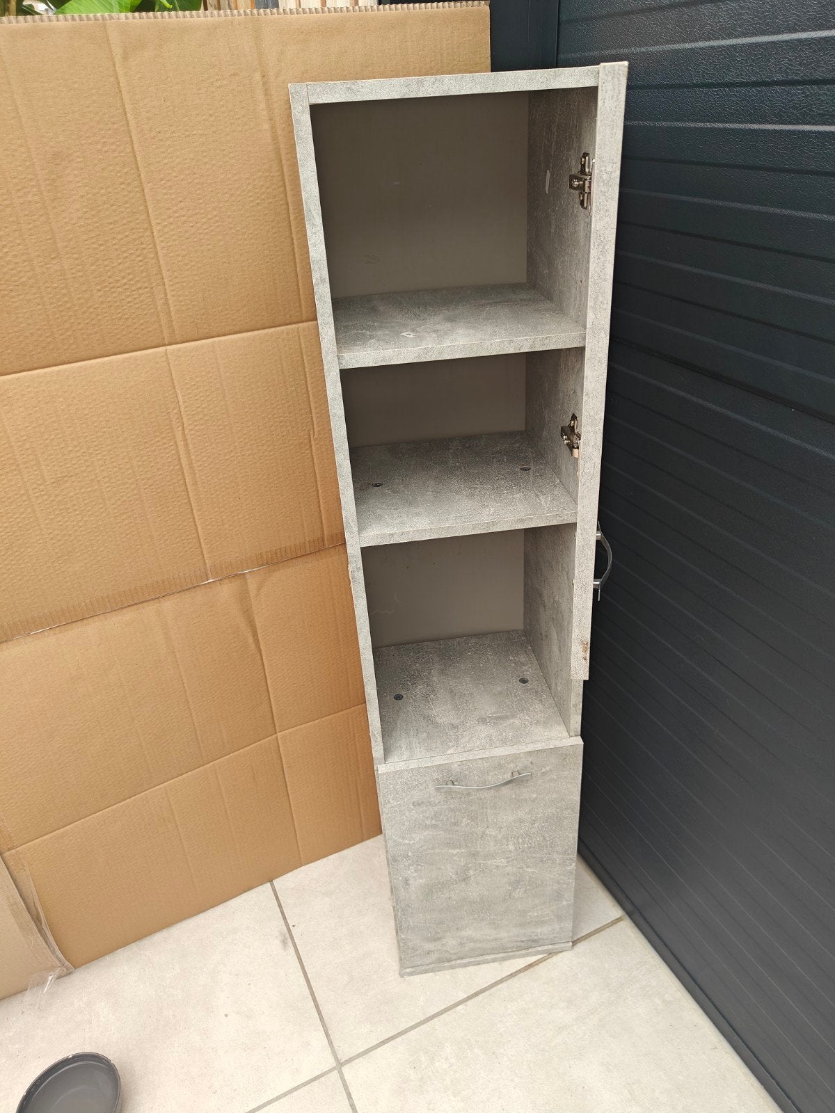 Smalle opbergkast met planken en lade - Betonlook, Huis en Inrichting, Ophalen of Verzenden, Gebruikt